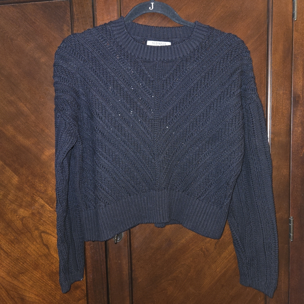 🌺 Old Navy Black Cable-Knit Crewneck Sweater